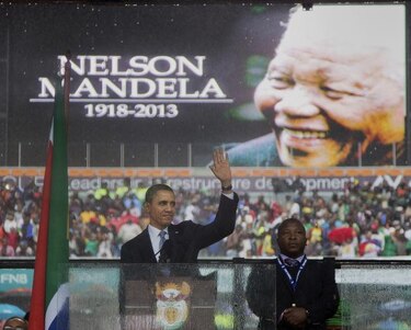 Homenaje a Mandela: cantos, bailes, y un histórico apretón de manos