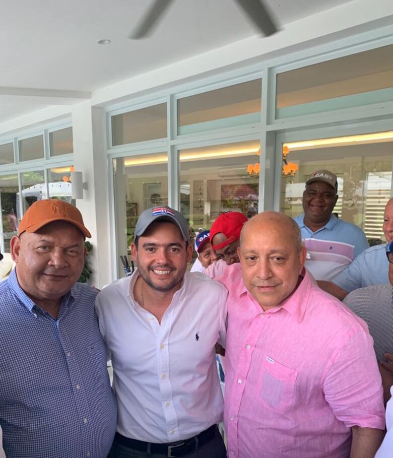 El PRD intenta demostrar unidad con una foto familiar