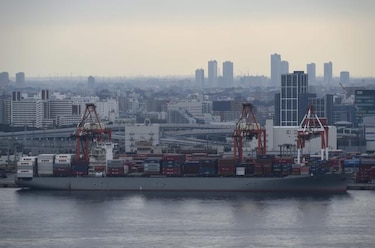 Japón cae en recesión tras una subida de impuestos