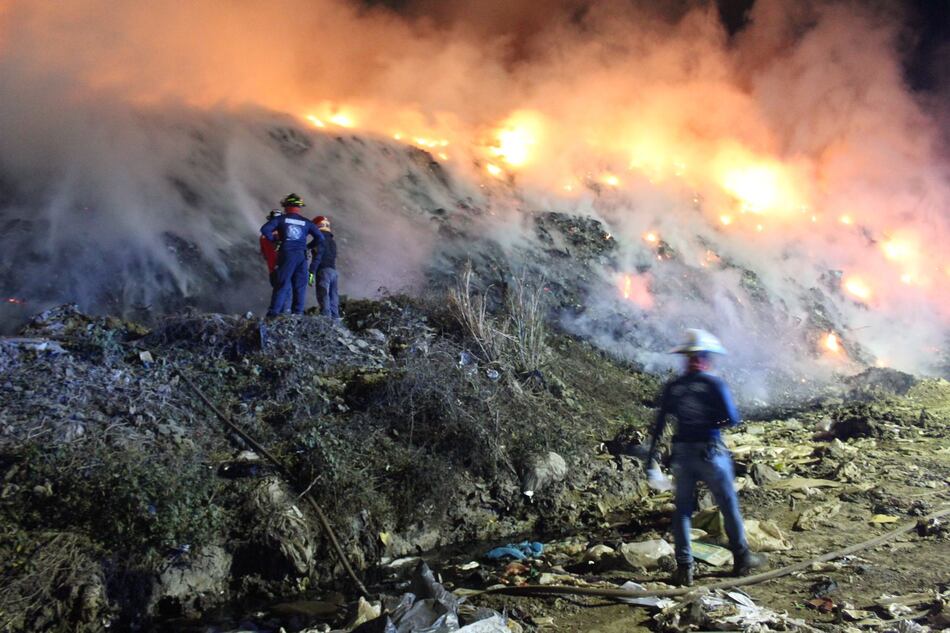 Se registra incendio en relleno de Cerro Patacón, bomberos intensifican labores de extinción