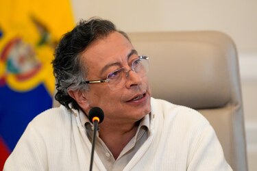 Petro confirma detención de dos sospechosos de atentado que dejó seis muertos y 71 heridos