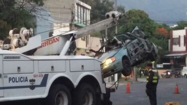 Explota coche bomba cerca de ministerio en El Salvador