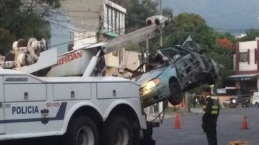 Explota coche bomba cerca de ministerio en El Salvador