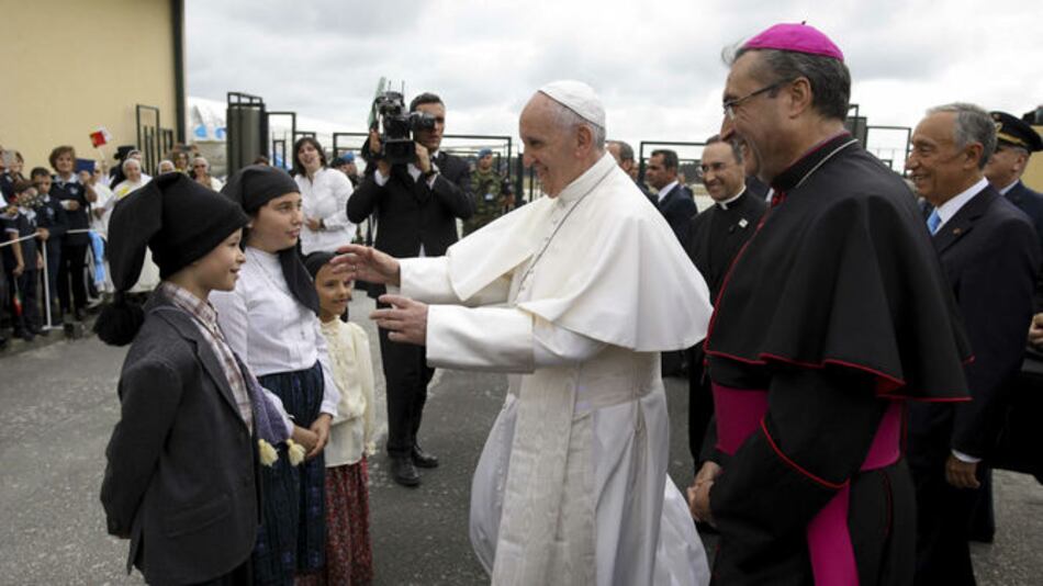 Papa Francisco llega a Portugal para su primera peregrinación a Fátima