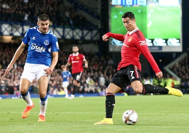 Dos goles con historia levantan al Manchester United; Cristiano llega a 700 goles a nivel de clubes
