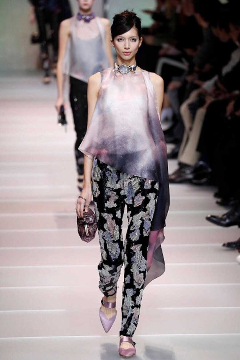 Princesas de rosa en el jardín francés de Karl Lagerfeld