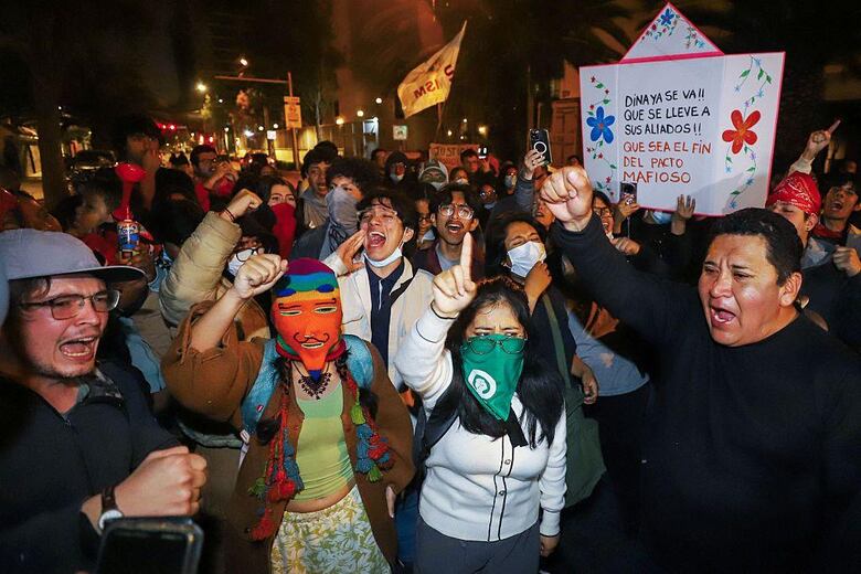 Cómo fue el turbulento mandato de Dina Boluarte, la primera mujer en presidir Perú que acabó destituida por el Congreso