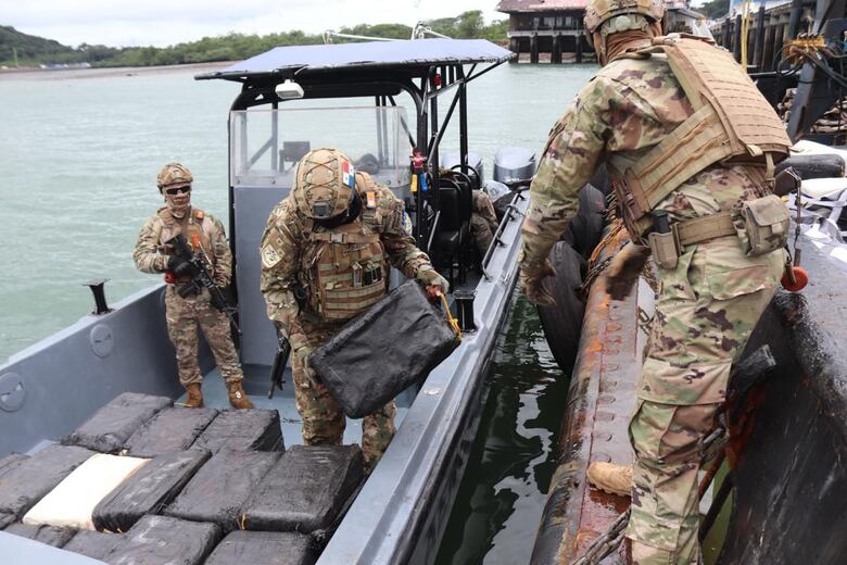 Decomisan cerca de 13.5 toneladas de droga en aguas del Pacífico panameño; la carga está valorada en $200 millones