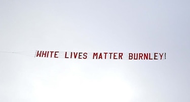 La pancarta “White Lives Matter” es fuertemente criticada en Inglaterra