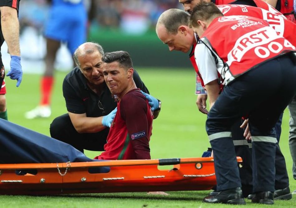 Cristiano Ronaldo sale lesionado de la final de la Eurocopa