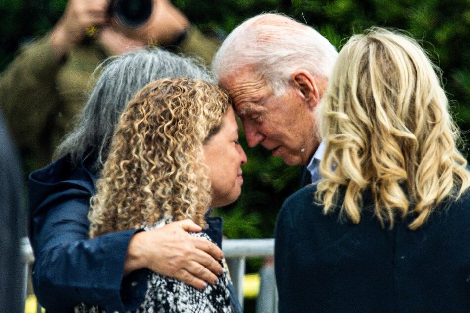 Biden brinda ‘consuelo’ en Miami donde operación de rescate se suspendió por seguridad
