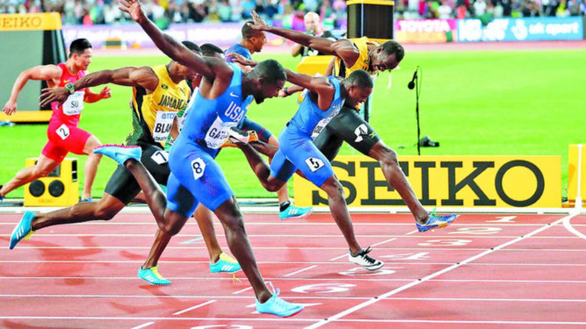 Justin Gatlin (8) derrotó a Usain Bolt (Der.) en la final de los 100 metros. Christian Coleman (5) terminó segundo.