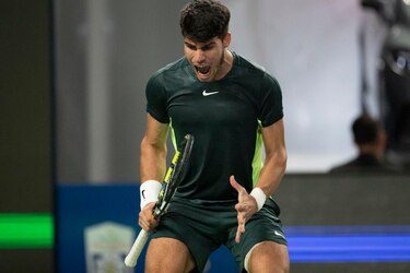 Alcaraz se impone a Evans y avanza a los octavos de final