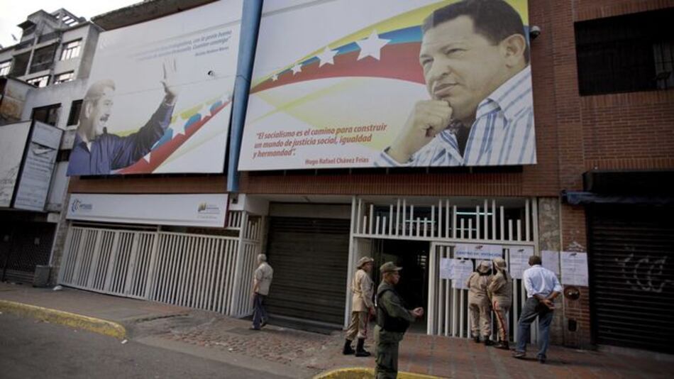 Venezolanos eligen a alcaldes en un clima de escepticismo