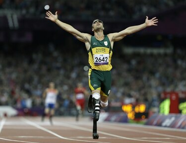 Oscar Pistorius sale de la cárcel casi once años después de matar a su novia