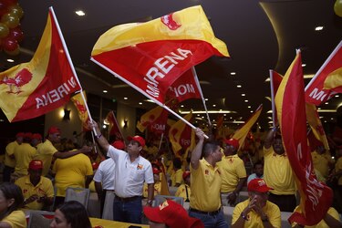 Pelea de ‘gallos’ en el Molirena: crecen las pugnas internas por el control del partido