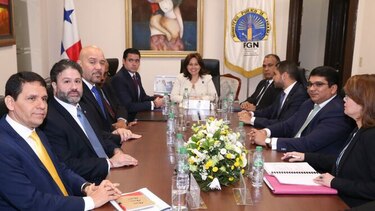 Procuradora Kenia Porcell rinde informe al vicepresidente electo José Gabriel Carrizo