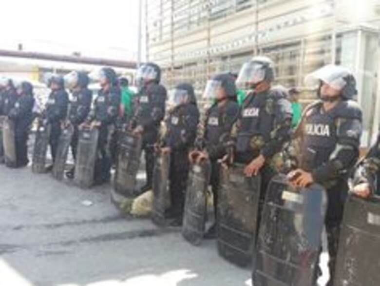 Migrantes africanos siguen a la intemperie en frontera tico-panameña