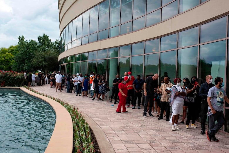 Dolor y reflexión durante la despedida a George Floyd en Houston