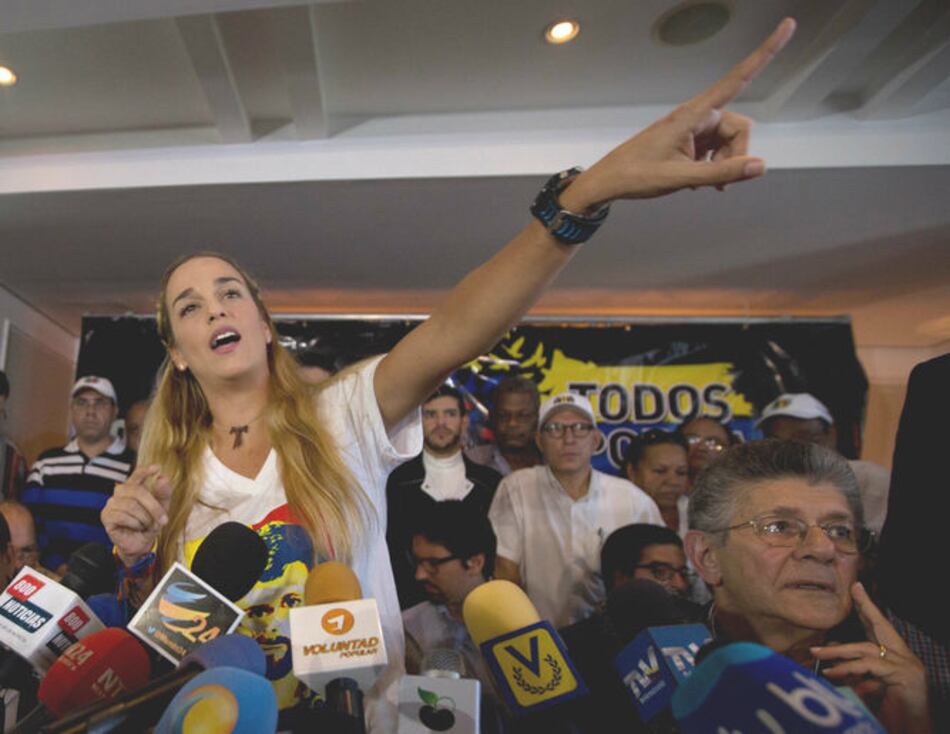 Obligan a desnudarse a Lilian Tintori para poder visitar a su esposo Leopoldo López en la cárcel