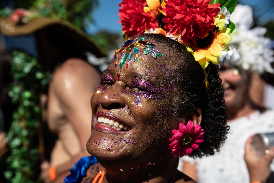 São Paulo le da su pistoletazo al carnaval con desfiles de samba y comparsas callejeras