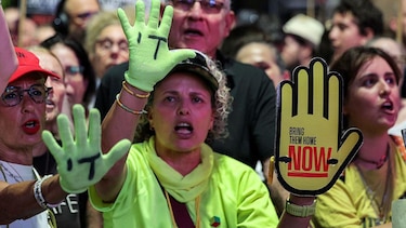 ‘Nos negamos a seguir sirviendo en esta guerra política de Netanyahu’: miles de personas protestan en Israel por el plan de ocupación de la ciudad de Gaza