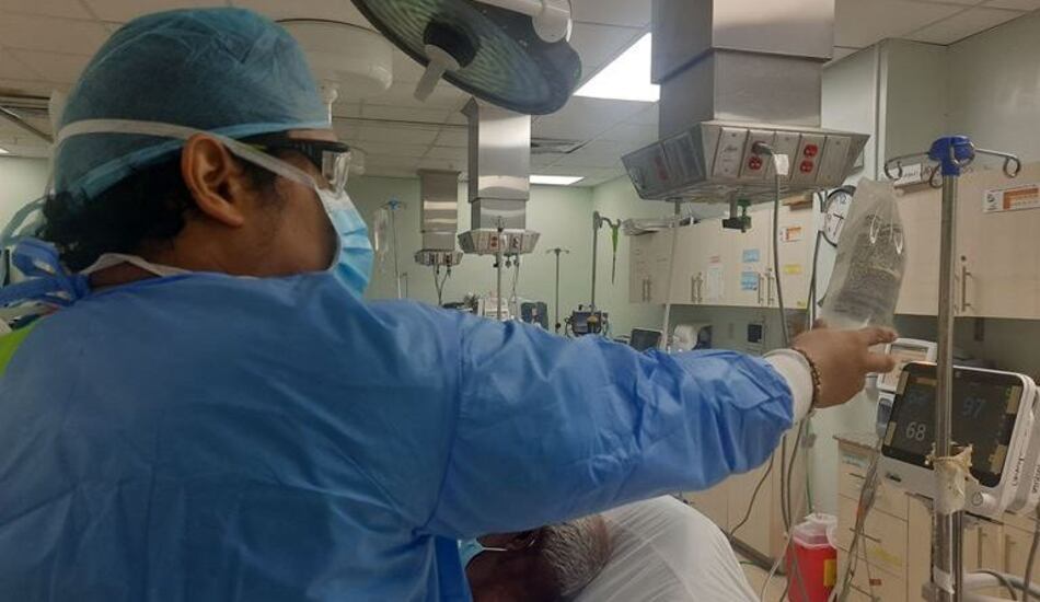 Crisis de insumos en la CSS: la falta de reactivos de laboratorio complica la atención en la UCI