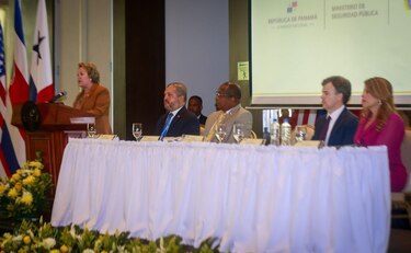 Fiscales concluyen que investigar la corrupción implica enfrentarse con el poder