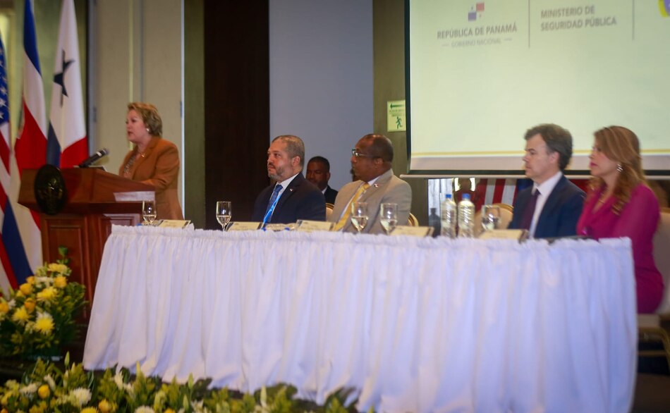 Fiscales concluyen que investigar la corrupción implica enfrentarse con el poder