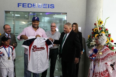 Carlos Lee acepta el reto de dirigir a la novena de Panamá