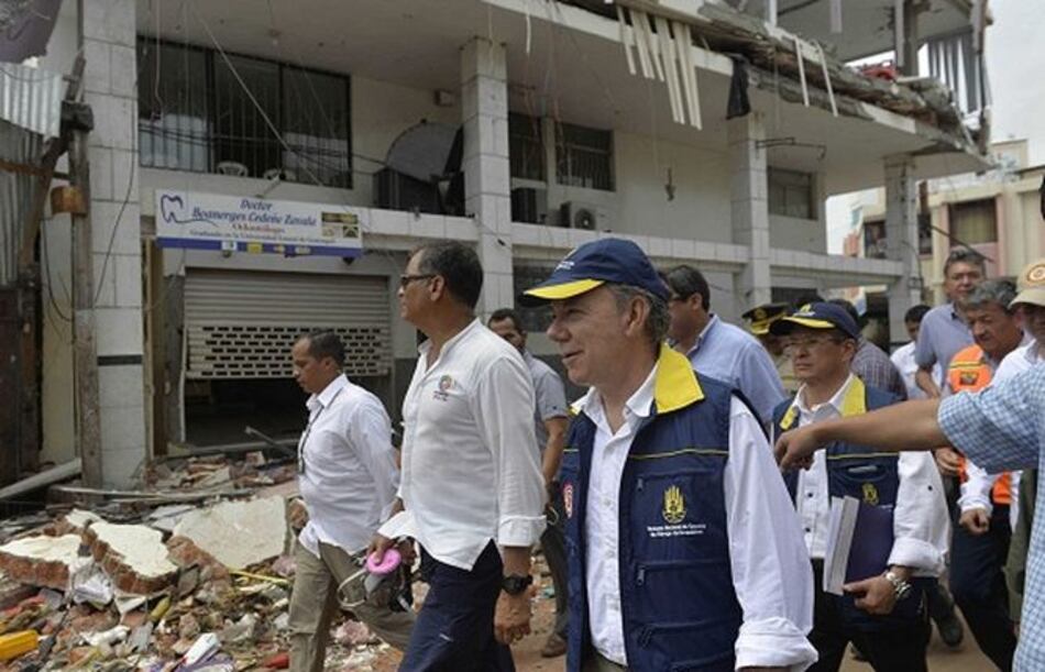 Colombia entrega ayuda a Ecuador tras sismo que deja más de 600 muertos