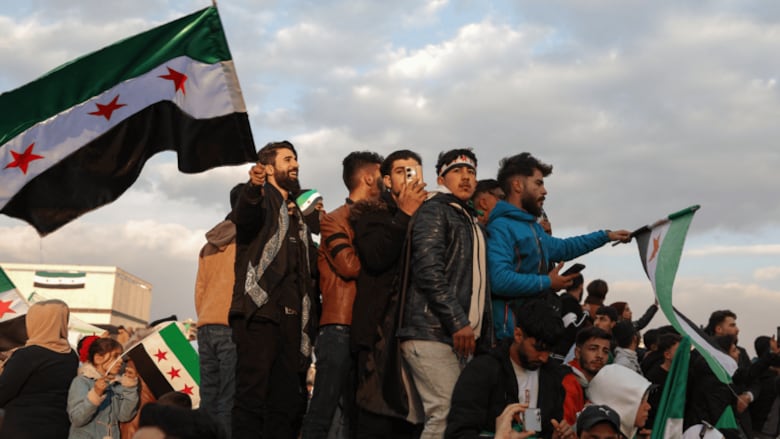 Una Siria en ruinas y dividida trata de levantarse un año después de la caída de Al Assad