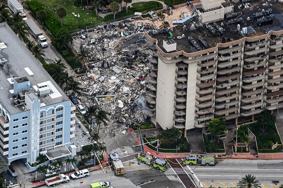 Al menos 3 muertos y 99 personas desaparecidas tras el derrumbe del edificio en Miami