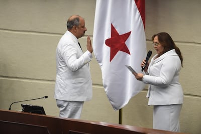 Reforma del reglamento interno: la gran promesa de Herrera, en manos de Castañeda