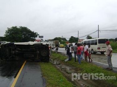 Accidente de bus deja siete heridos en Coclé