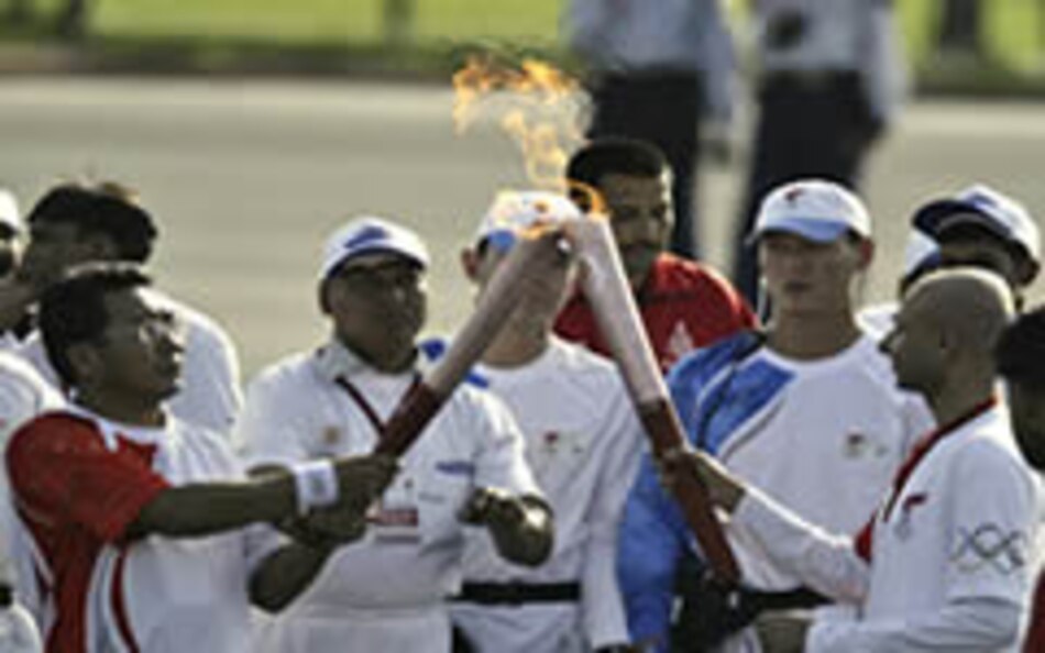 Antorcha olímpica pasa por India entre detenciones