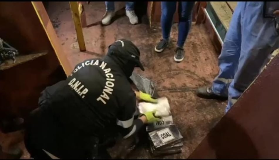 Ubican paquetes de droga dentro un buque en un puerto del Pacífico panameño