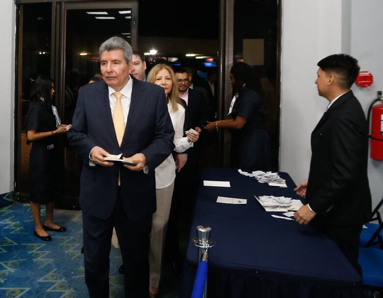 El MEF cancela la subasta del apartamento que tenía Moncada Luna en el PH Santorini