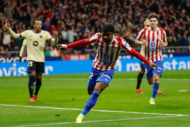 Un Atlético descomunal golpea al Barcelona