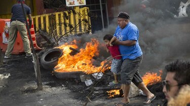 Elecciones en Honduras: Un banco incendiado y comercios saqueados
