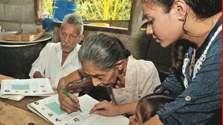 Se reduce brecha de personas iletradas