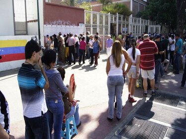 Comerciantes Venezuela denuncian que hay locales cerrados por falta mercancía