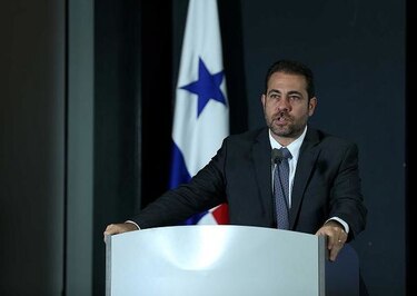 Ministro Etchelecu presenta avance en obras en sus tres años de gestión