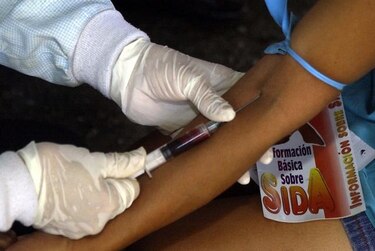Científicos cubanos probarán en humanos vacuna contra el sida