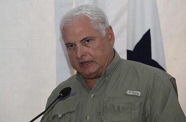 Martinelli sanciona ley que suspende la vigencia de la Ley No. 56