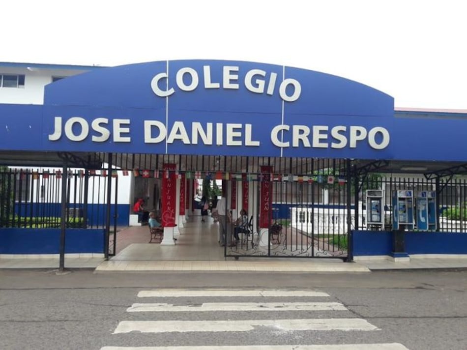 Docentes mantienen paralizadas las clases en el colegio José Daniel Crespo