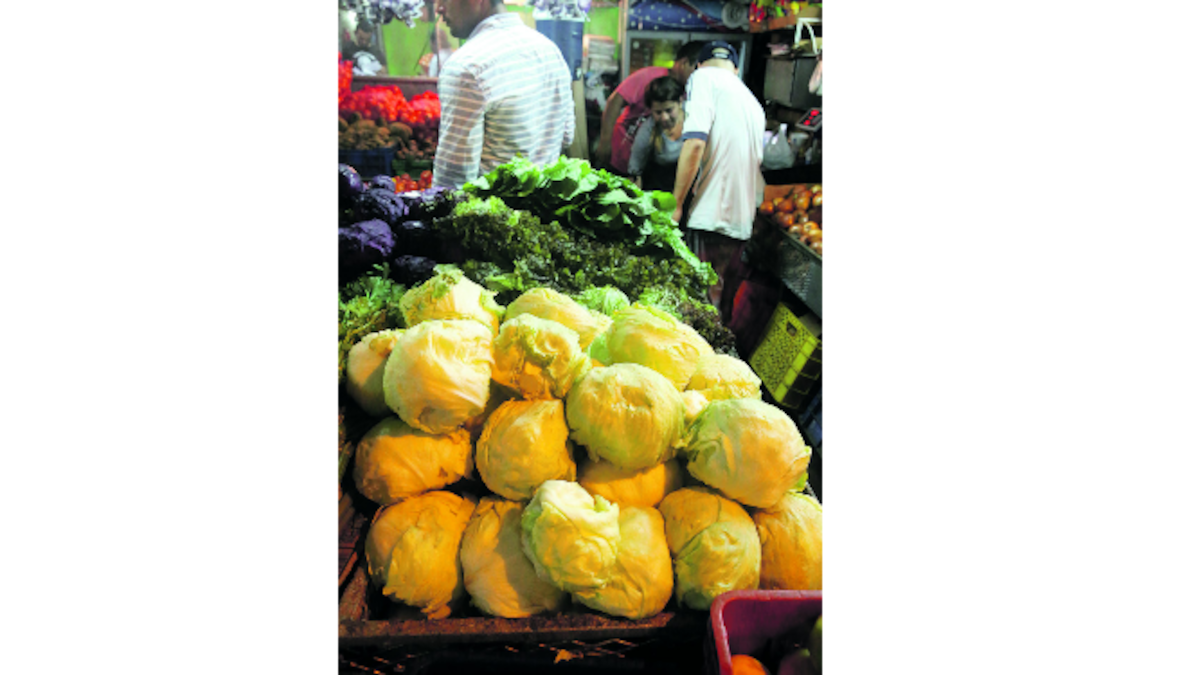 En el Mercado de Abastos los precios de los vegetales y legumbres se triplicaron.