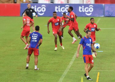 Thomas Christiansen confirma las bajas de José Córdoba y Erick Davis