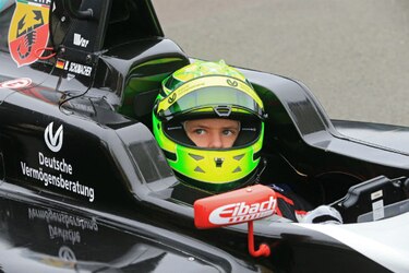 Revuelo mediático por debut del hijo de Schumacher en la Fórmula 4