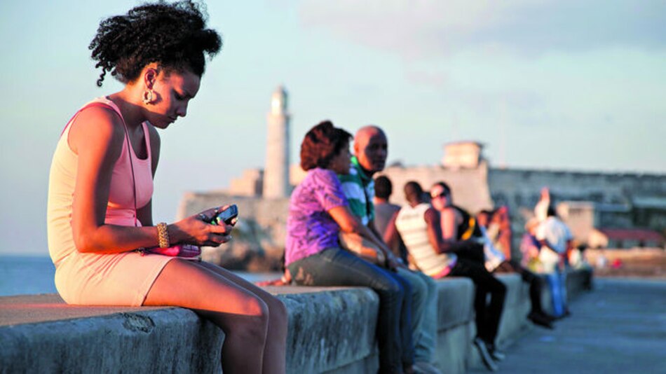 Cubanos claman por más acceso a internet